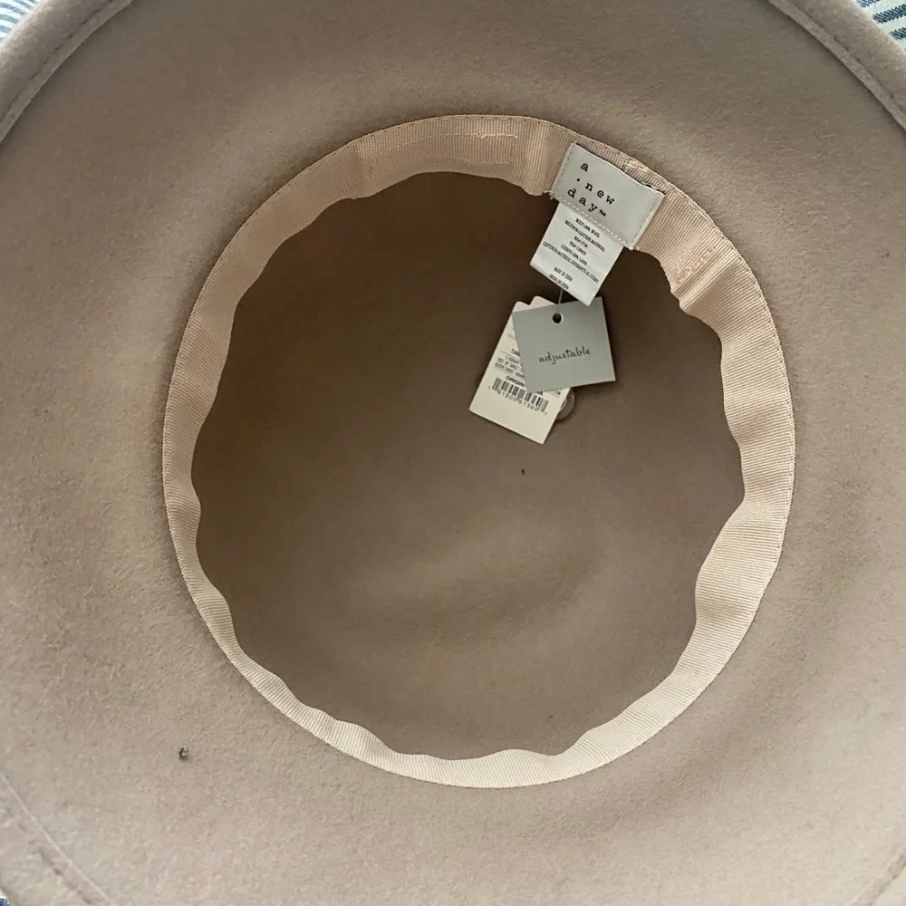 NWT tan felt hat with dark brown tie! ADJUSTABLE!